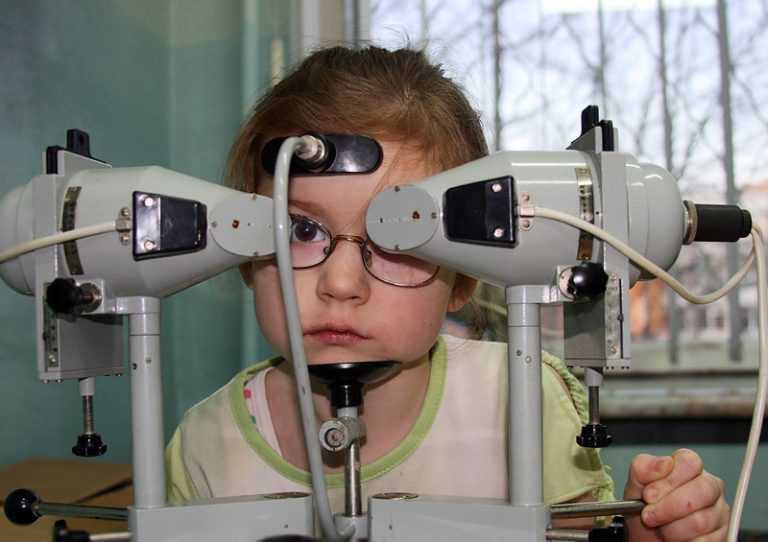 Близорукость у ребенка от 2 до 9 лет: как остановить болезнь и восстановить зрение