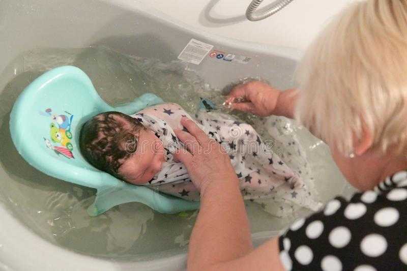 Первое купание новорожденного дома после роддома
