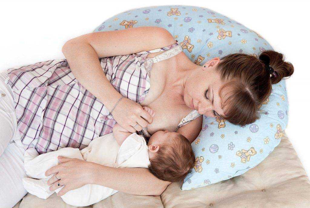 Как можно отучить ребенка засыпать с грудью во рту?