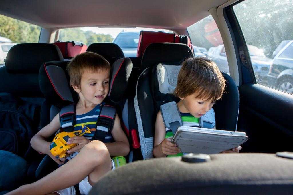 Путешествие на машине с ребенком: лайфхаки и полезные советы