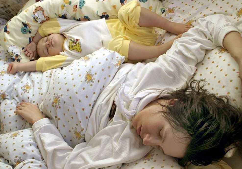 Чем грозят совместные ночи с детьми в одной постели