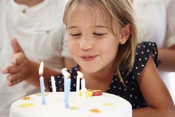 Задувать свечи на торте опасно для здоровья -