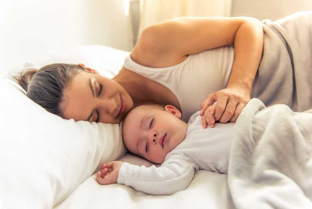 Совместный сон с малышом: плюсы и минусы