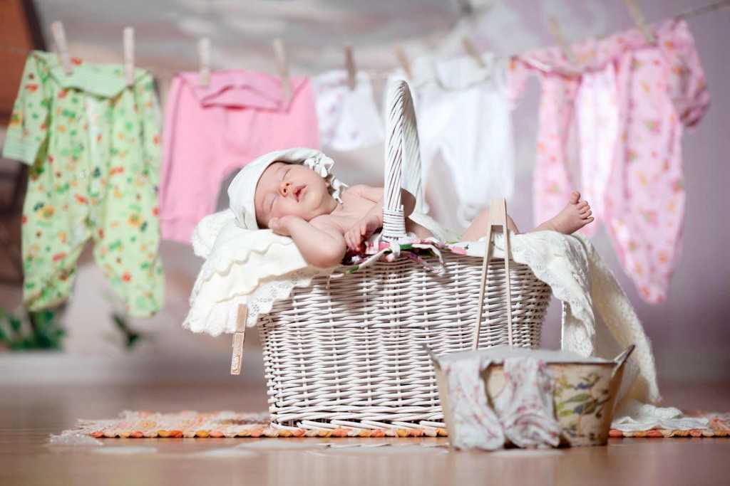 Топ-10 самых бесполезных покупок для новорожденного