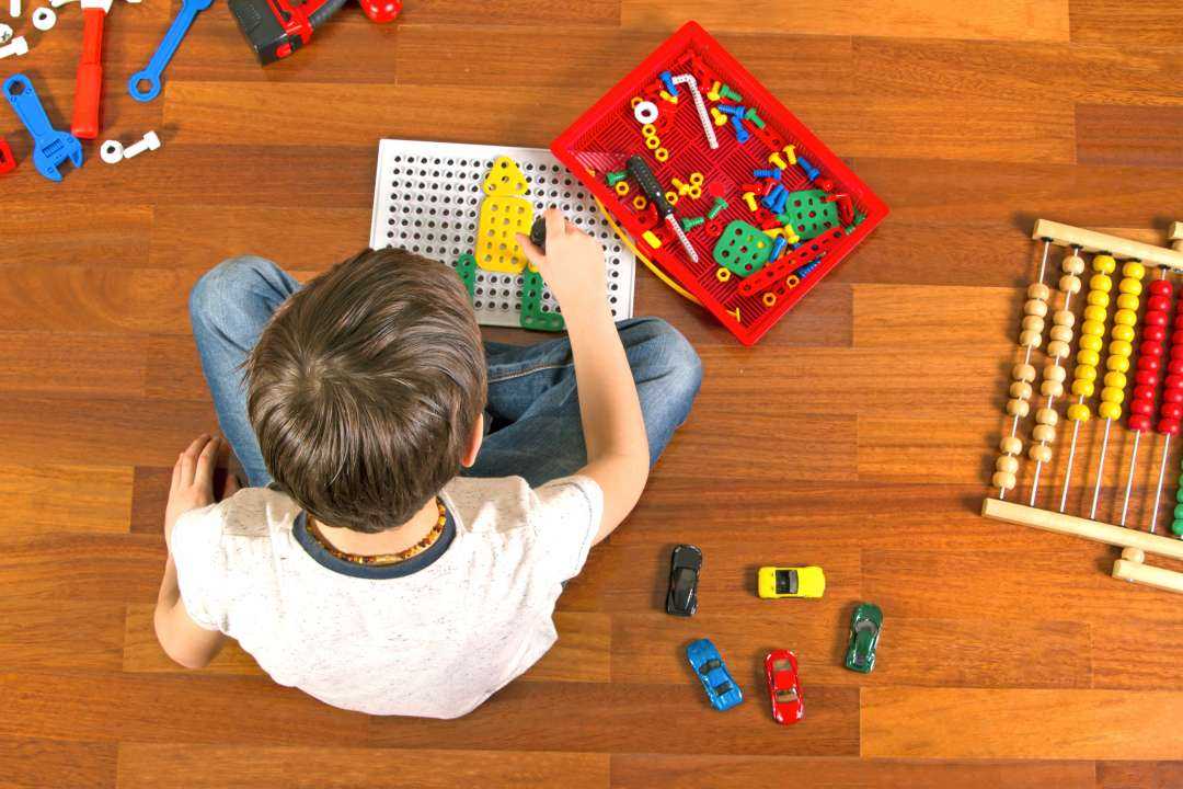 5 способов от детского психолога приучить ребёнка помогать по дому и 5 ошибок родителей
