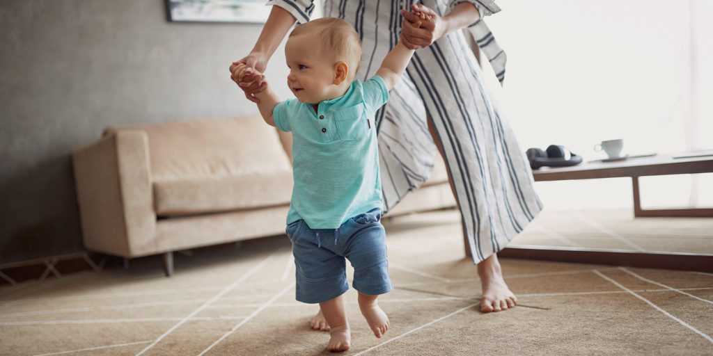 Как научить ребенка ходить | уроки для мам