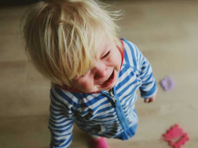 Ребенок в 3-4 года постоянно плачет и капризничает..что делать?