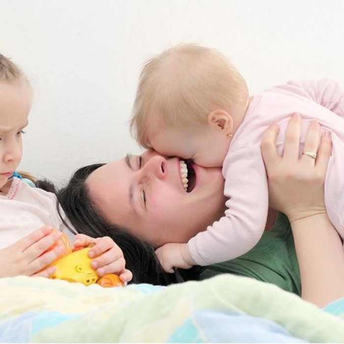 Как преодолеть ревность старшего ребенка к новорожденному - советы родителям