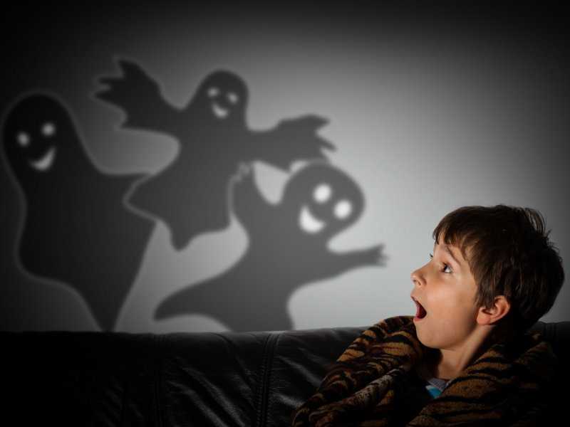 Что делать, если ребенок боится темноты?