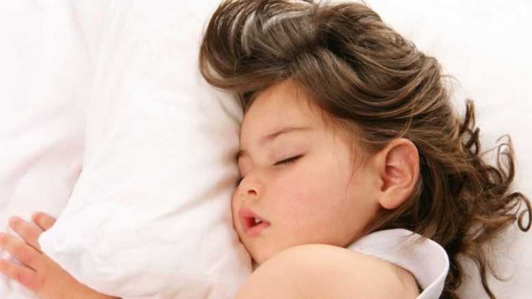 Почему ребенок скрипит зубами во сне и как избавится от проблемы?