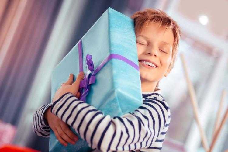 Что подарить ребенку на 1 год? лучшие идеи подарков. что дарить нельзя?