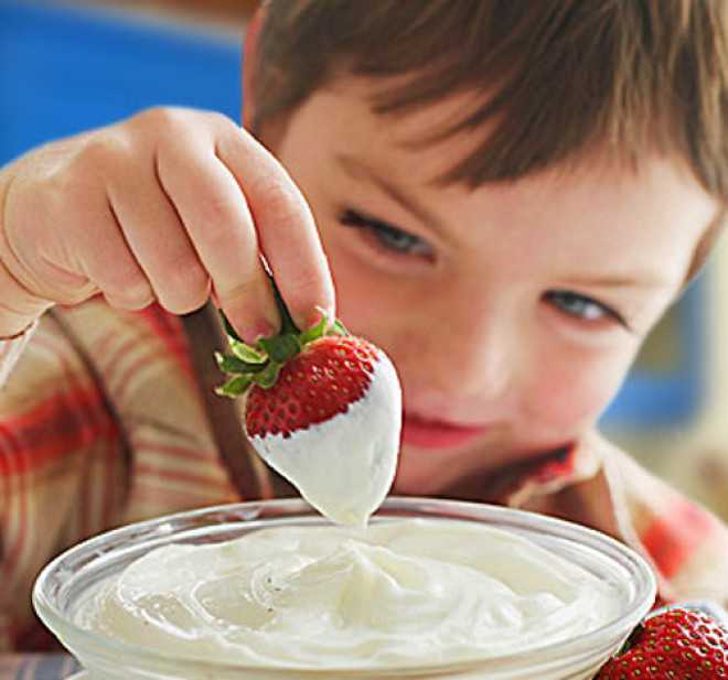Какое молоко выбрать для ребенка — детское или обычное
