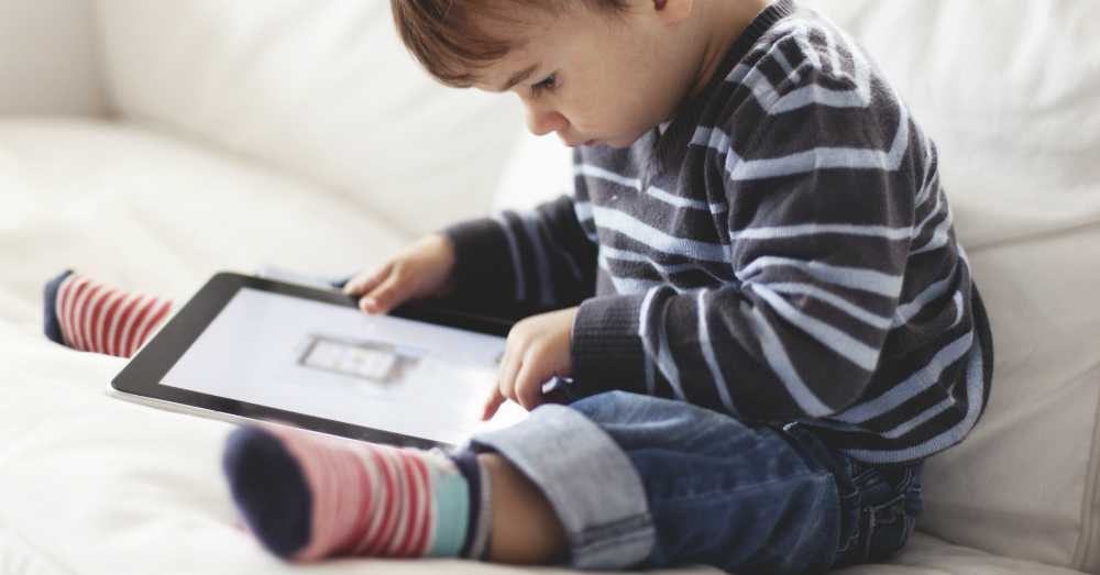 Нужен ли ребенку смартфон: влияние смартфонов, с какого возраста покупать детям гаджеты