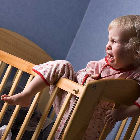 Как приучить годовалого ребенка спать в своей кровати | уроки для мам