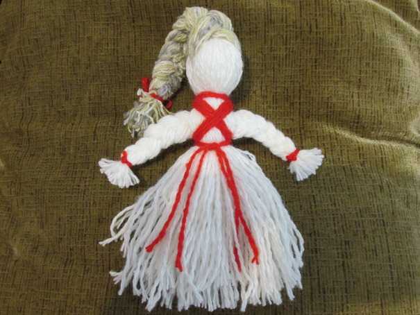 Как сделать куклу из ниток? пошаговая инструкция изготовления куклы-оберега с лицом. тонкости работы с нитками. советы.