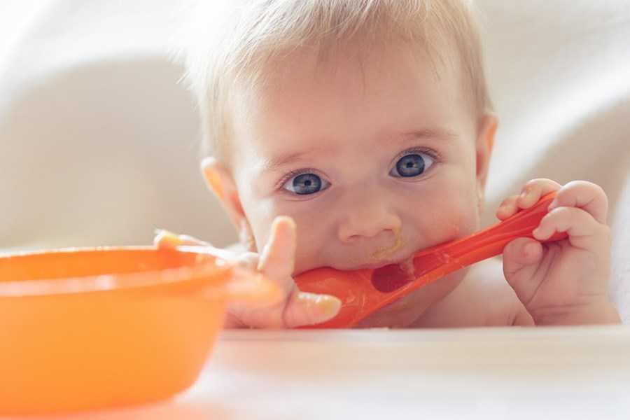Как научить ребенка кушать самостоятельно