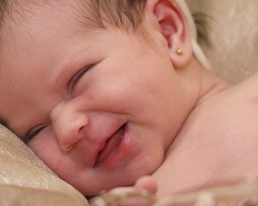 15 уморительных фото малышей с зубами, как у взрослых