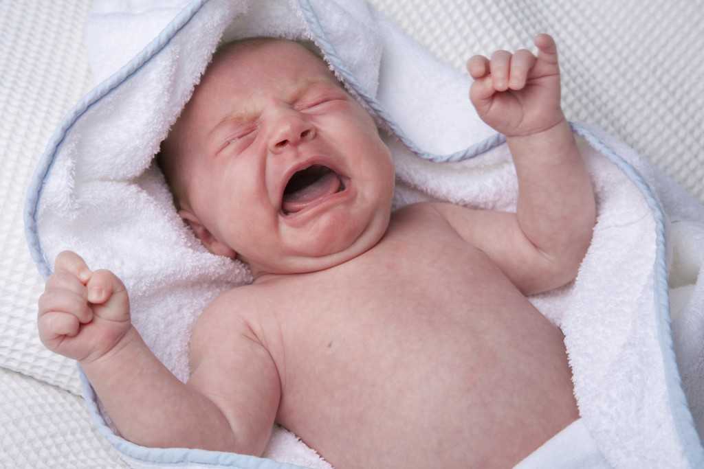 Почему грудничок плачет - причины плача ребенка