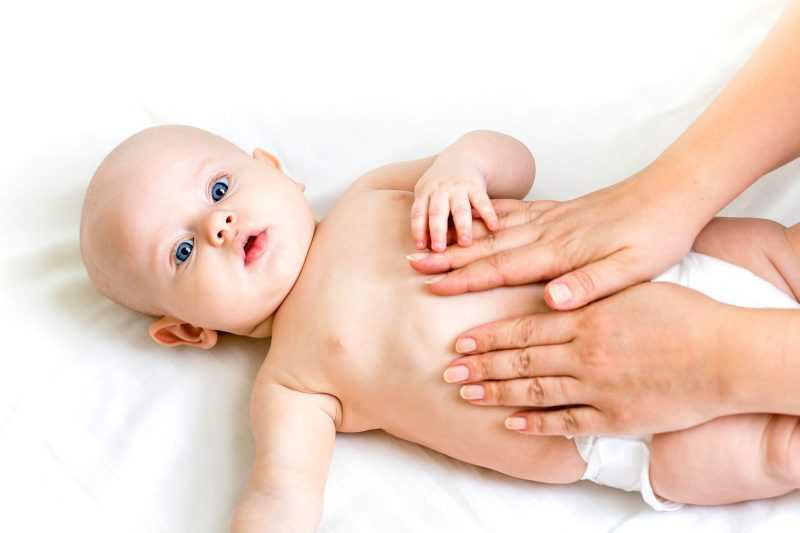 Домашний массаж для новорожденных: польза, правила и техника