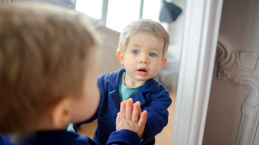 Можно ли детям смотреться в зеркало до года: все народные приметы