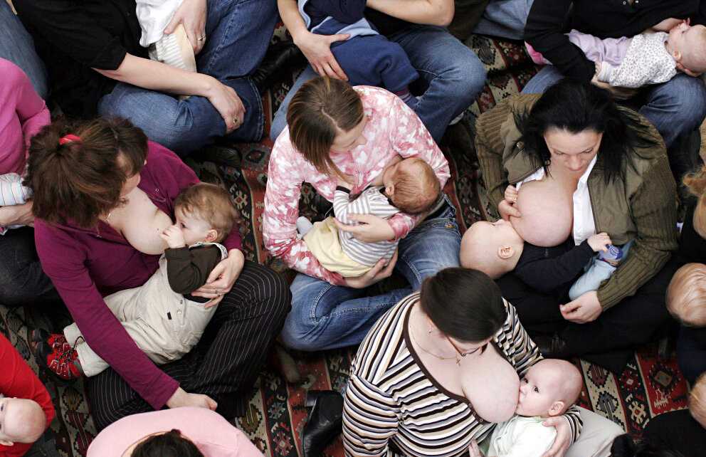 Грудное вскармливание в общественных местах - breastfeeding in public - abcdef.wiki