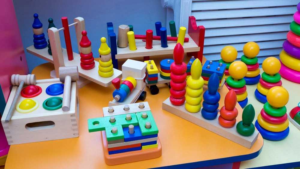 Сенсорные игрушки для малыша: преимущества и недостаки