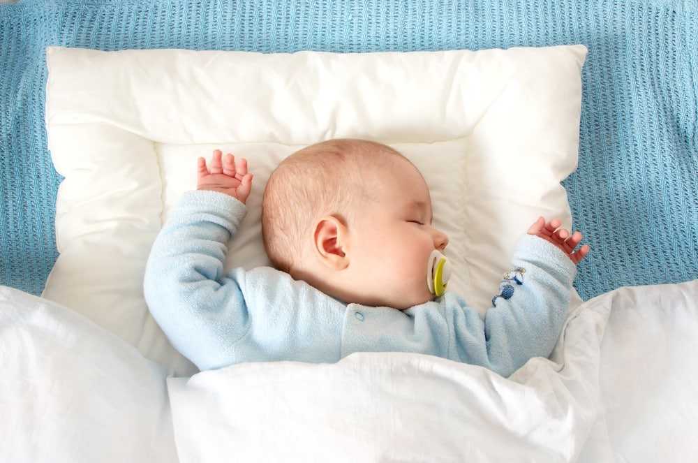 Как правильно держать новорожденного ребенка на руках: позы столбиком, колыбелька, под животик | nutrilak