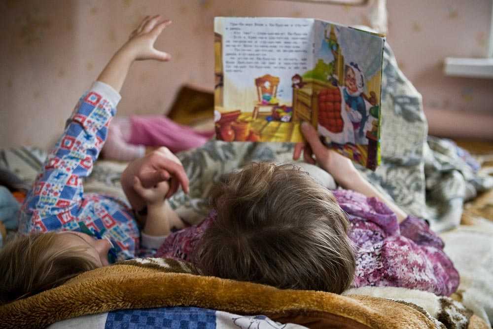 10 причин читать детям книги