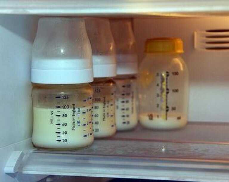 Как и в чем хранить грудное молоко после сцеживания