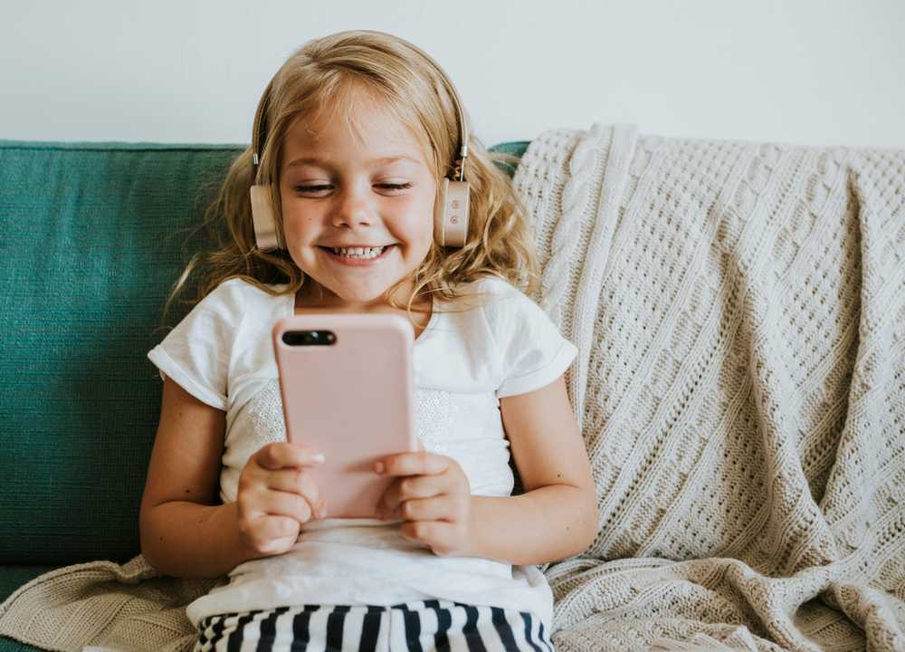 Нужен ли ребёнку смартфон: мнение учёных и советы экспертов