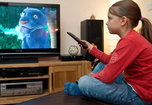 Со скольки лет ребенку можно смотреть телевизор?