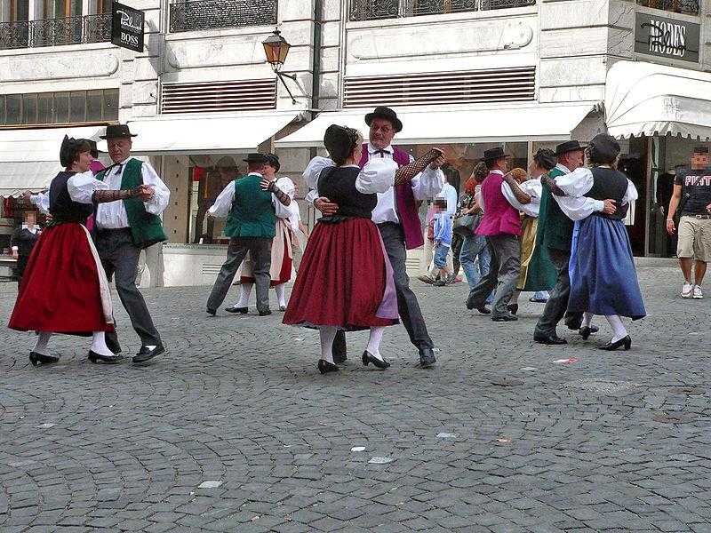 Пять безумных праздничных традиций в швейцарии - swi swissinfo.ch