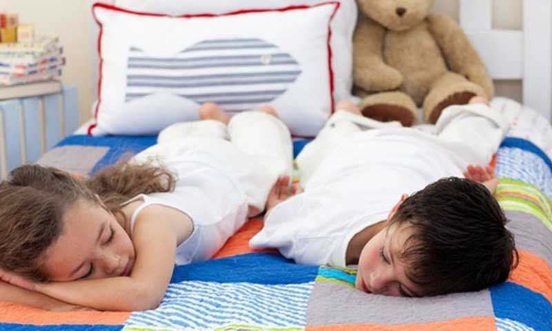 Ребенку год: учить ли спать отдельно?
