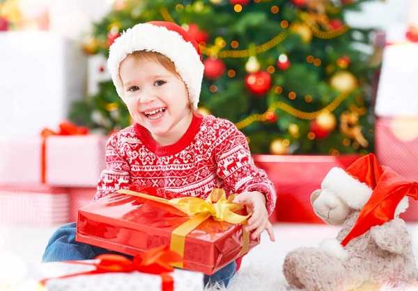 Подарки детям на новый год : для мальчика и девочки 3 – 4 лет