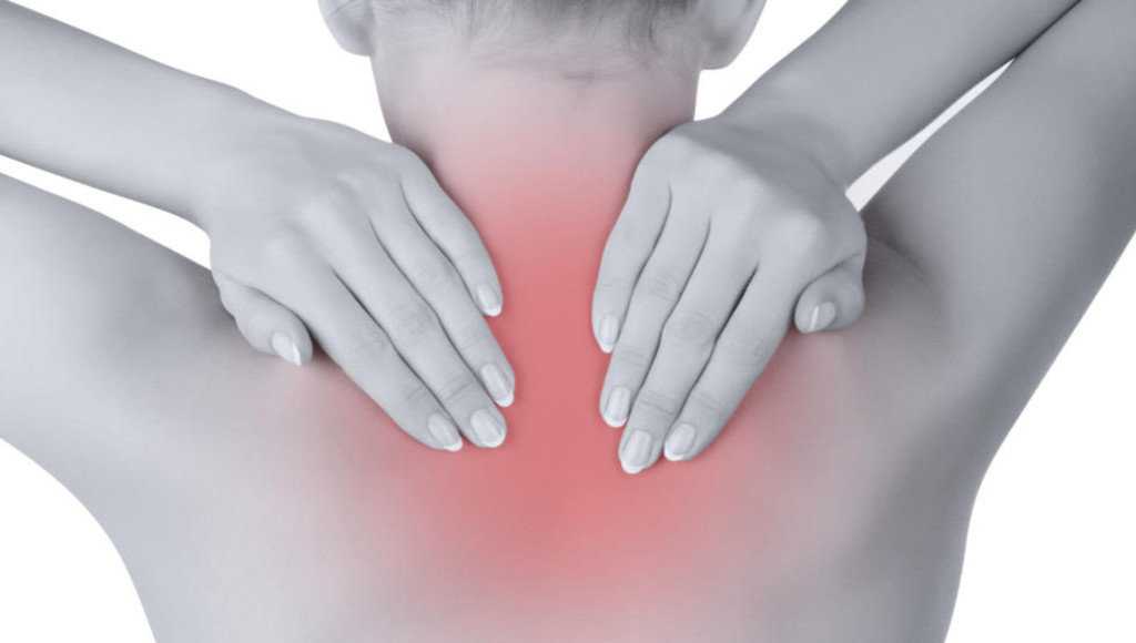 Болит спина под лопаткой, в межлопаточной области: причины и методы лечения