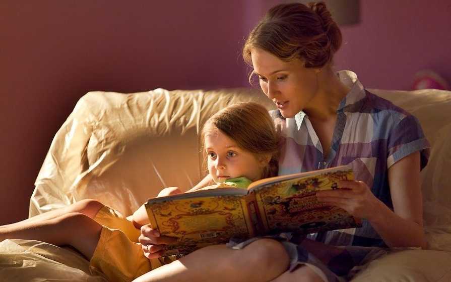 Главные причины почему нужно читать детям сказки перед сном