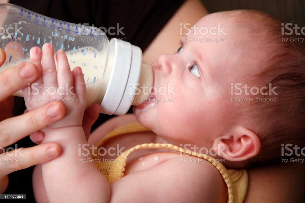 Выбор соски на бутылочку для кормления ребенка