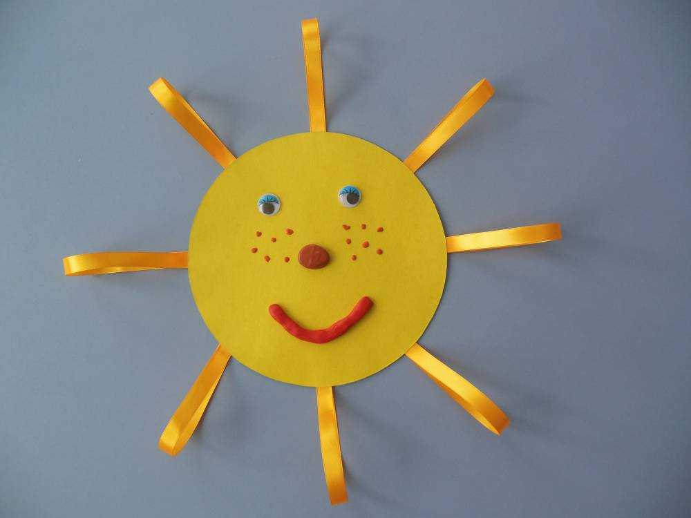 Поделки «солнышко»: осенние поделки в детский сад своими руками. как сделать их из ладошек в младшей группе? как делать зимнее солнышко с детьми?