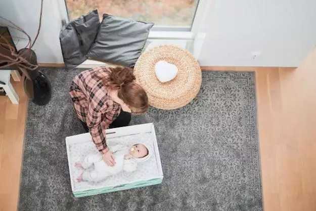 С заботой о детях: почему финские младенцы спят в картонных коробках