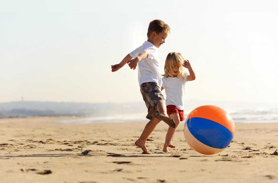 Нескучные игры для детей на пляже