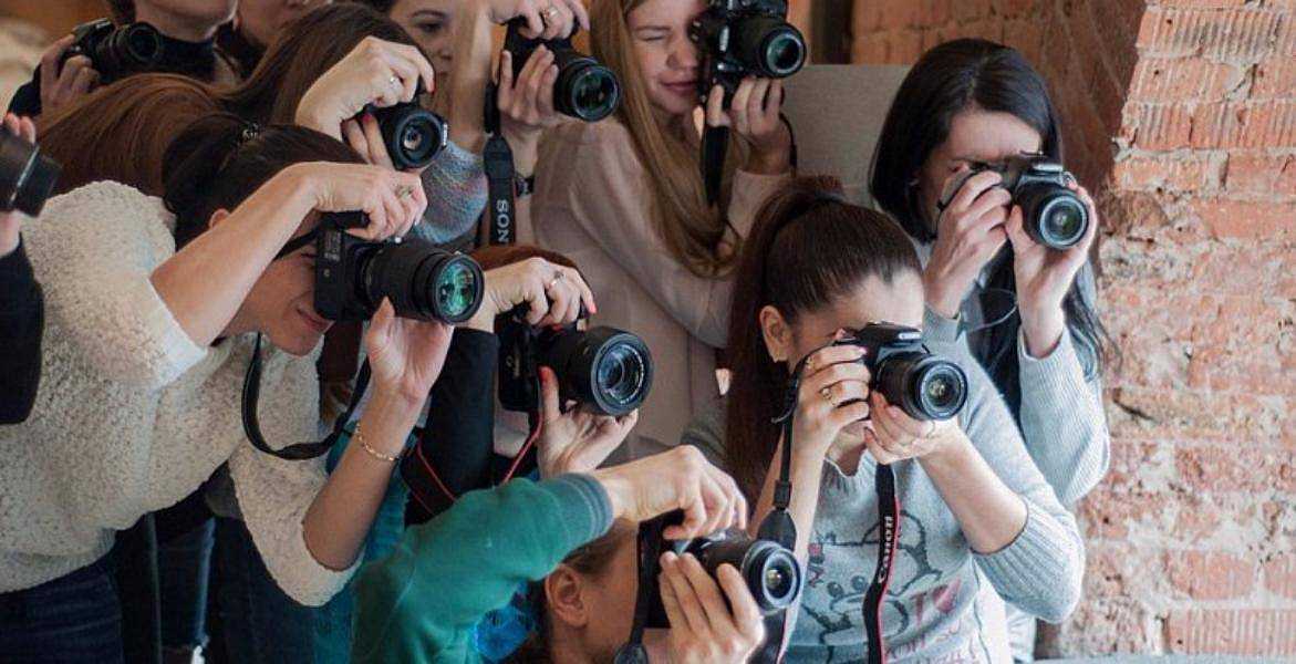 Даже начинающий фотограф знает что если объект съемки поместить в центр кадра то фотография