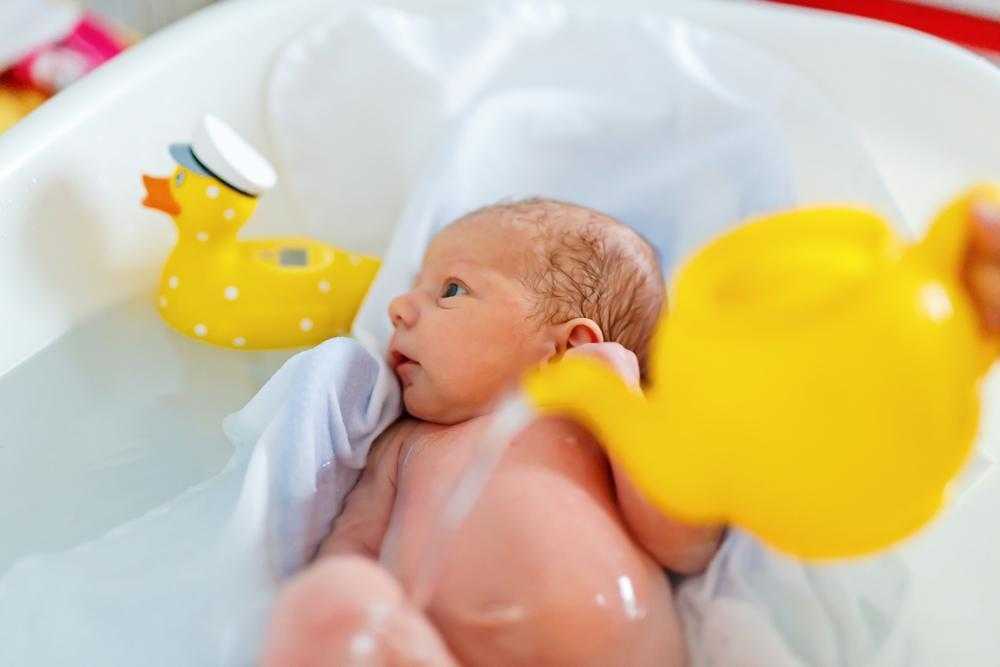 Первое купание новорожденного - как правильно купать новорожденного ребенка первый раз