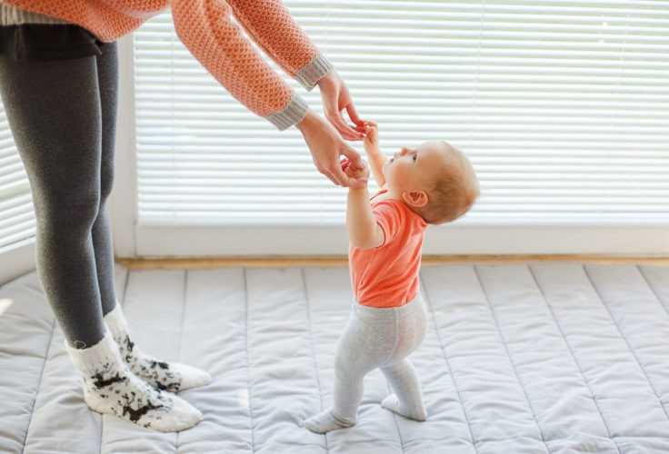 Первые шаги ребенка: учимся правильно ходить | как научить малыша ходить самостоятельно