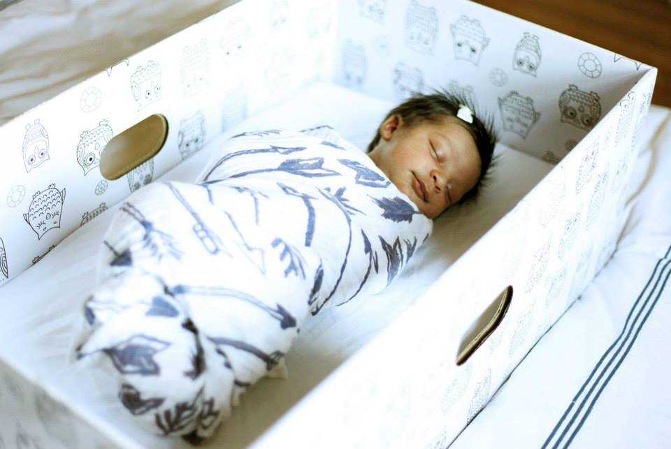 Почему финские младенцы спят в коробках | мы - за батьку !