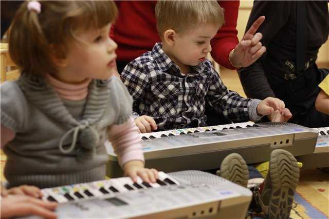 Подвижные музыкальные игры для детей 1,5 – 5 лет | скачать песенки-игры – жили-были