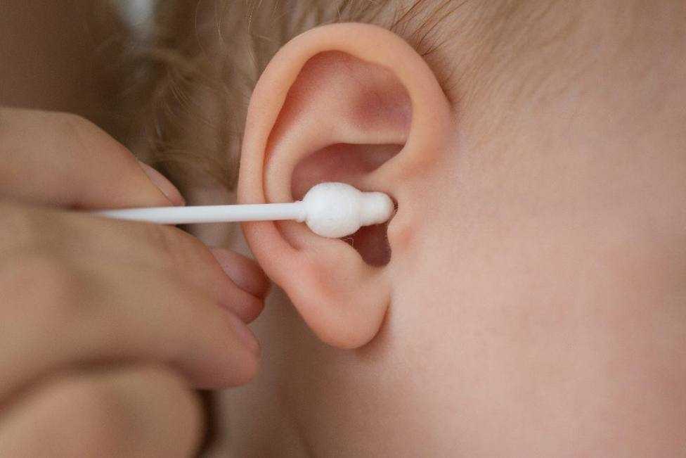 Шесть способов удаления серной пробки из уха